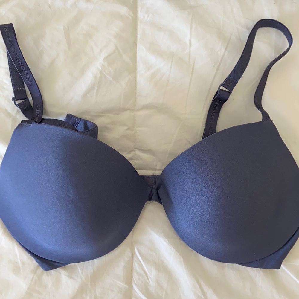 VS 36C EUC lightly lined plunge bra